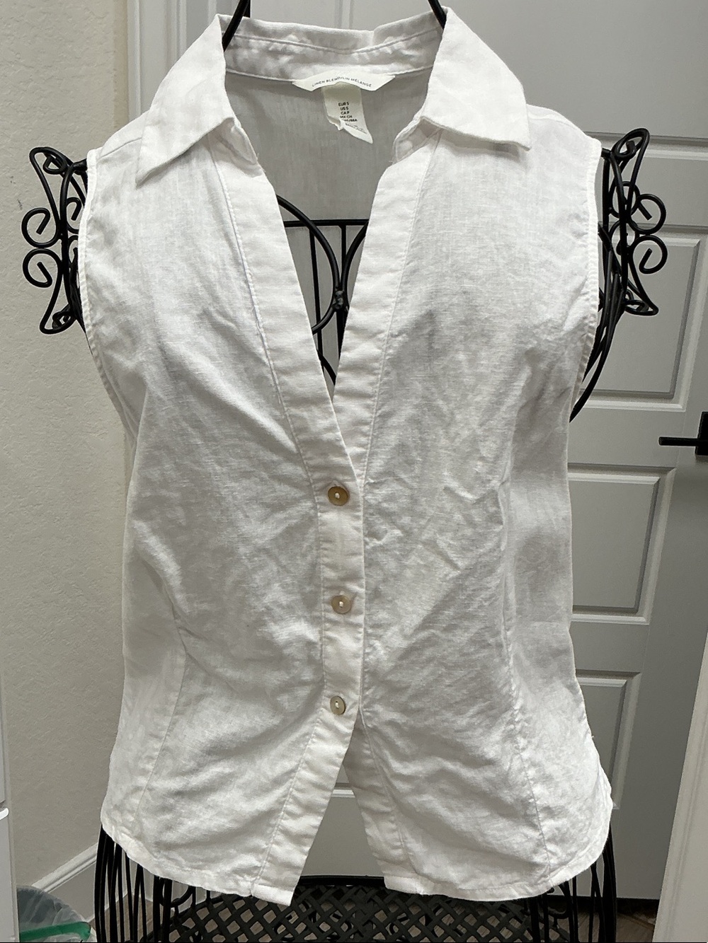 H&M White linen blend Sleeveless Button-Front Women's Top